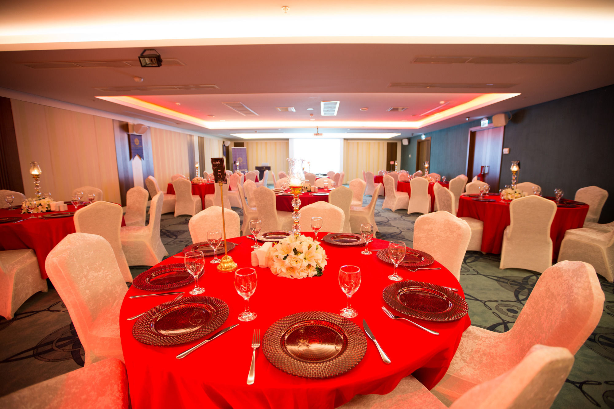 Hotel The Grand Mira Business